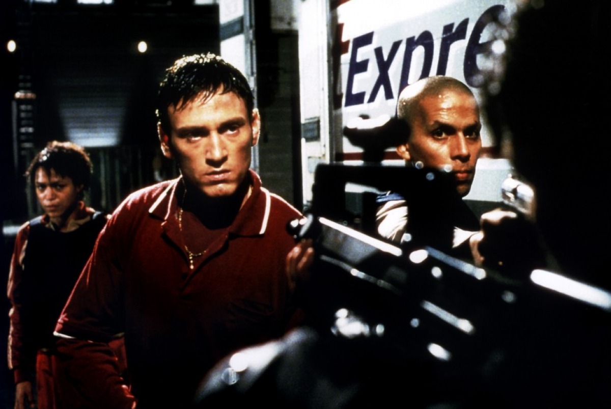 Осиное гнездо (2002)