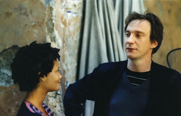 Осажденные (1998)