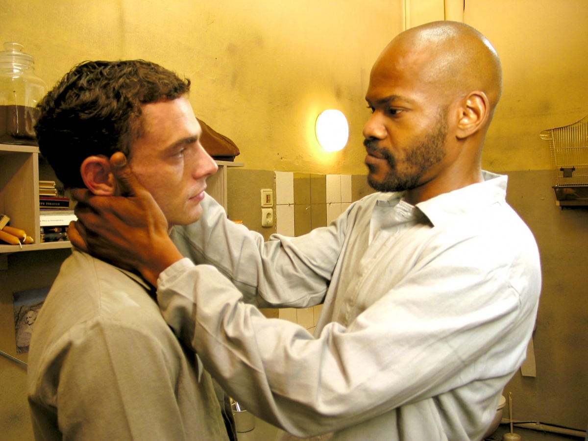 Взаперти (2004)