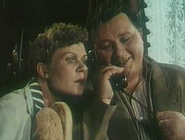 Она вас любит (1957)