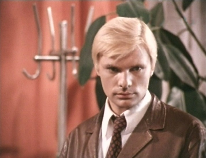 Стоянка поезда — две минуты (1972)