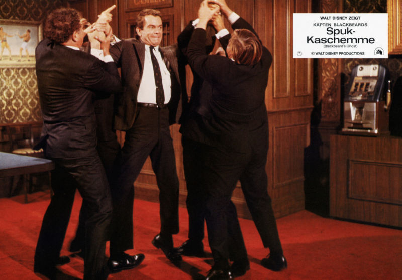 Призрак Черной Бороды (1968)