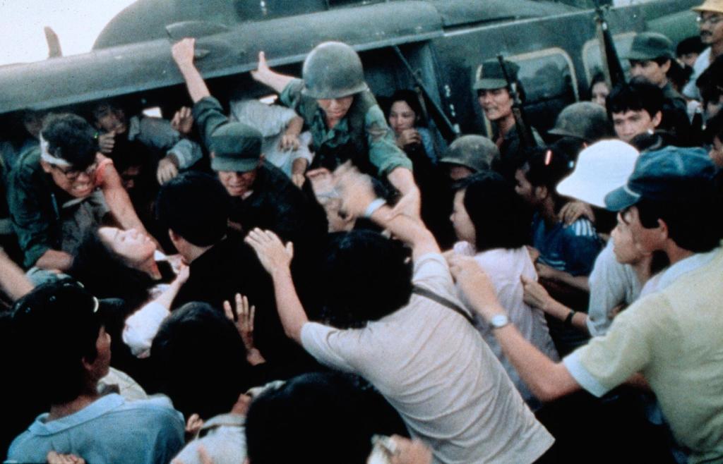 Светлое будущее 3: Любовь и смерть в Сайгоне (1989)