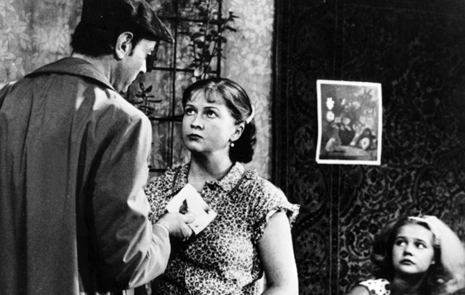 Одиноким предоставляется общежитие (1984)