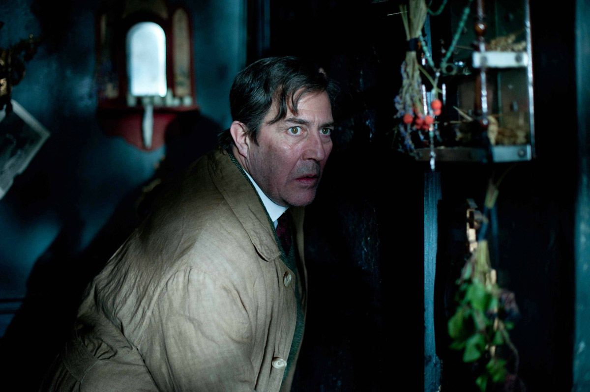 Женщина в черном (2012)