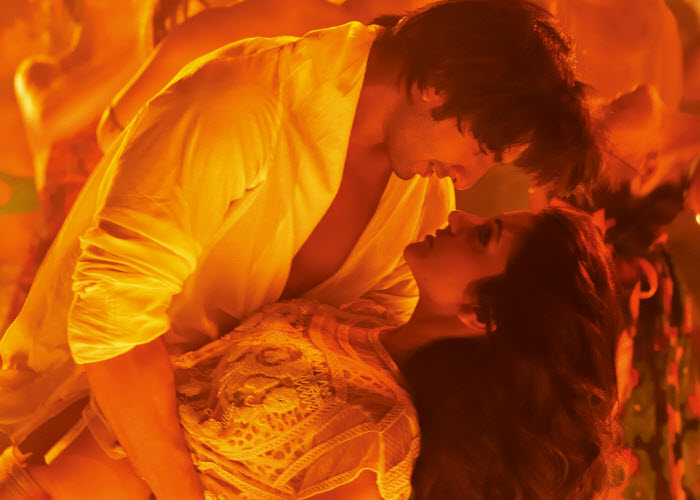 Леди против Рикки Бахла (2011)