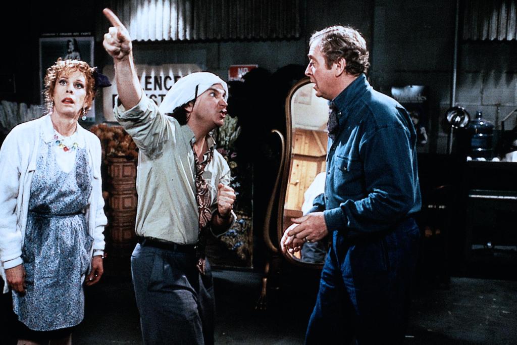 Безумные подмостки / Не шуметь (1992)