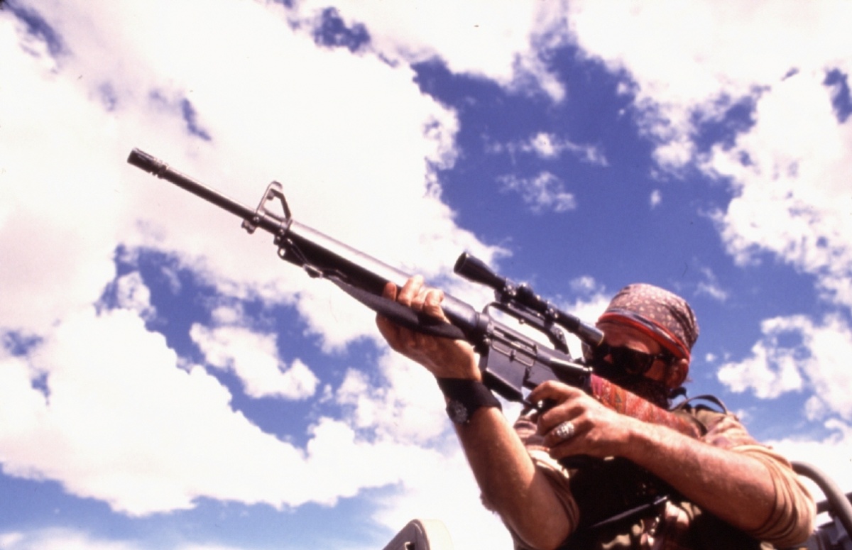 Вдали от дома (1989)