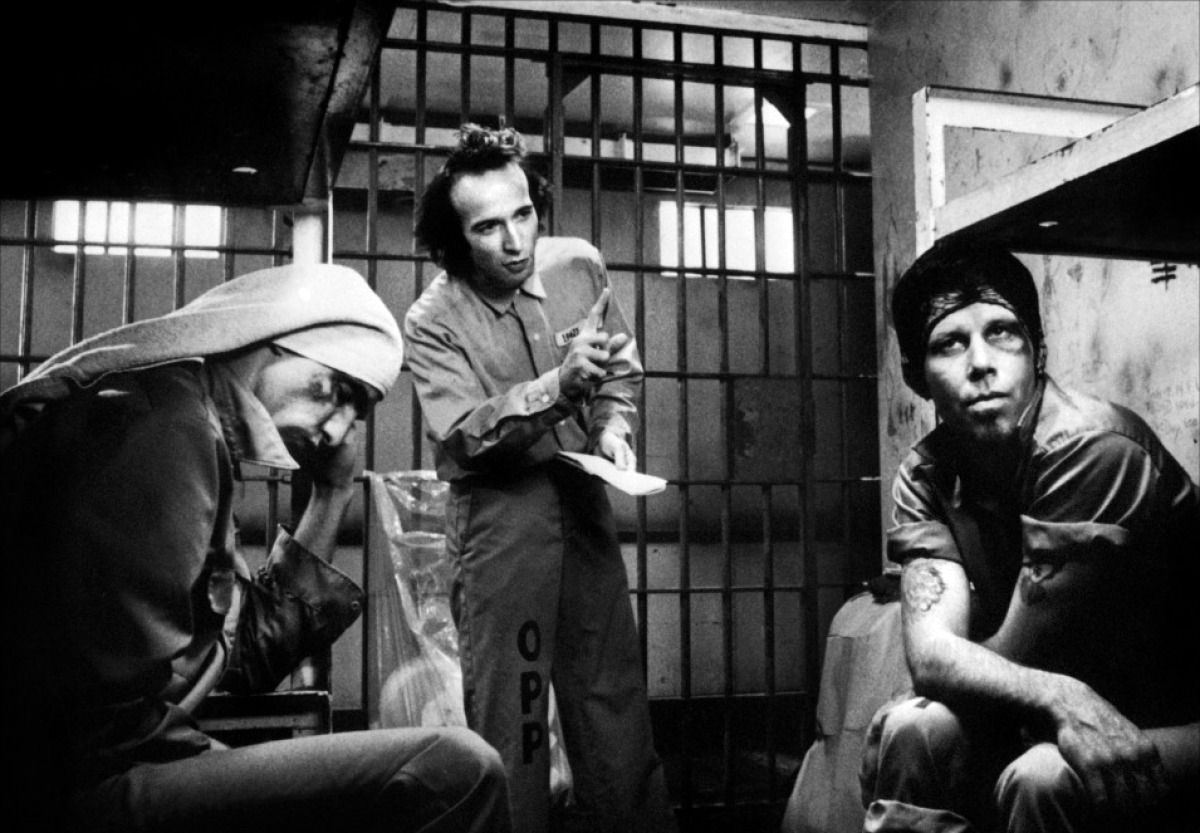 Вне закона / Вниз по закону (1986)