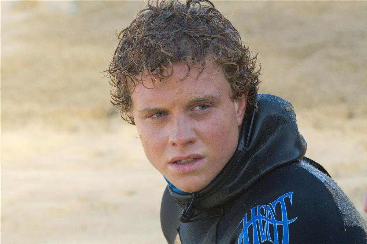 Покорители волн (2012)