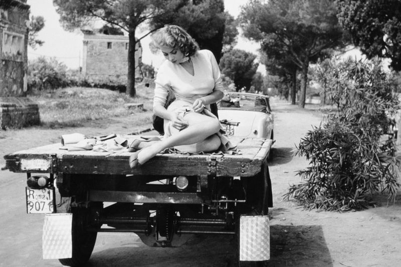 Счастье быть женщиной (1956)