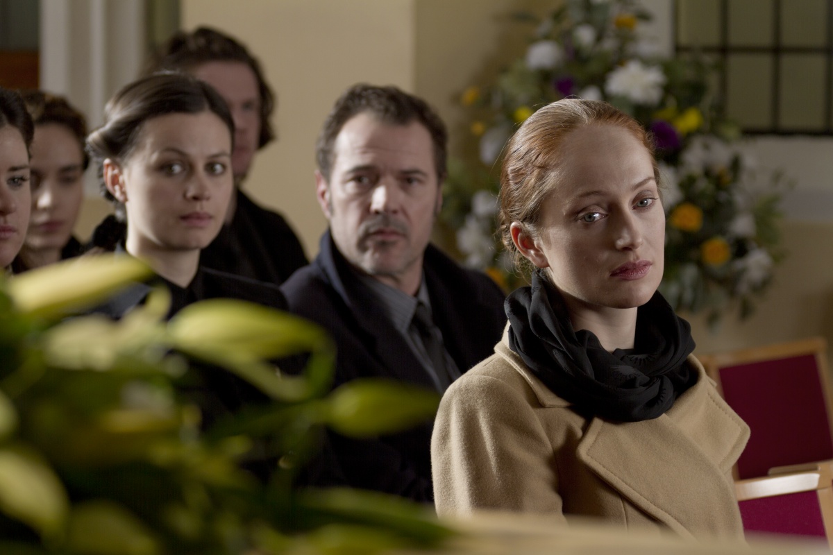 На грани сомнения (2013)