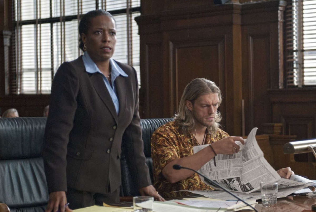 Нарушая правила (2012)