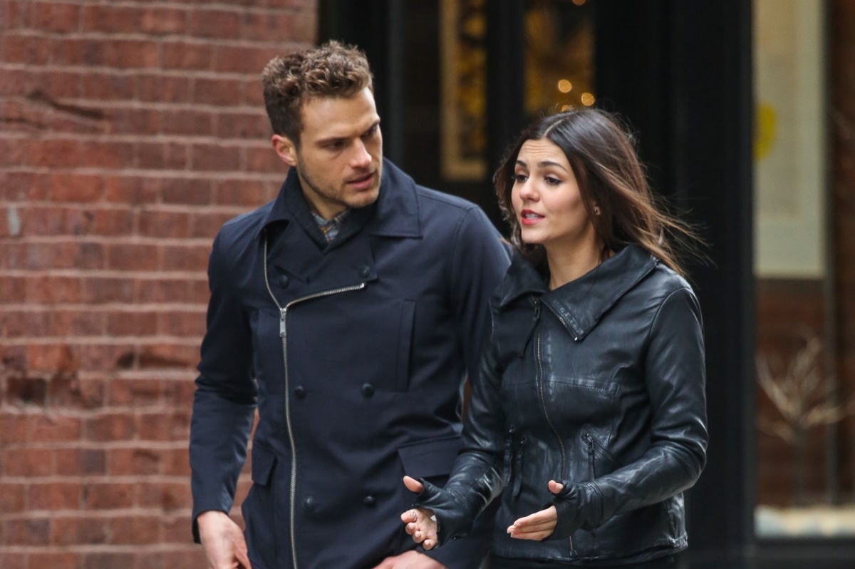 Приманка / Приятный на вид / Милашка (2015)