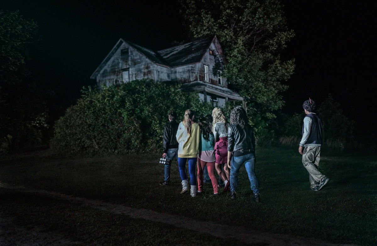 Потерявшиеся во тьме (2015)