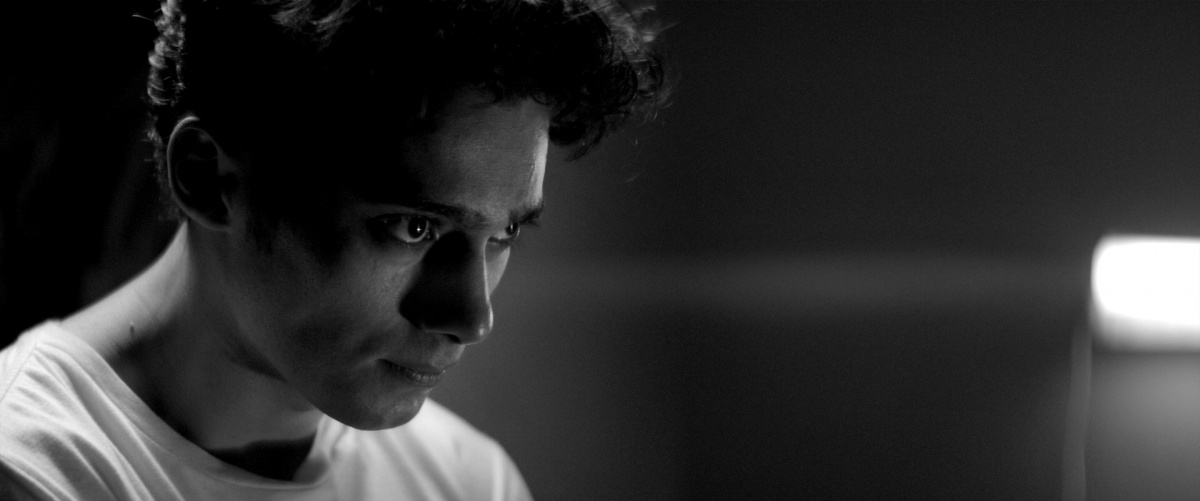 Девушка возвращается одна ночью домой (2014)