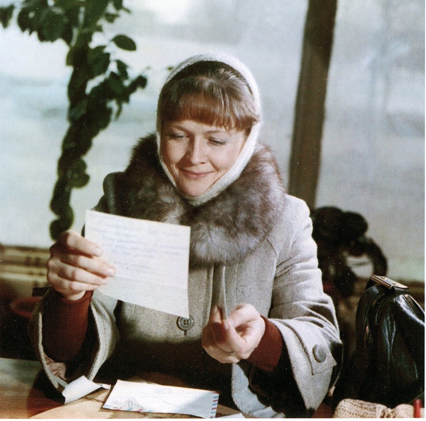 Одиноким предоставляется общежитие (1984)