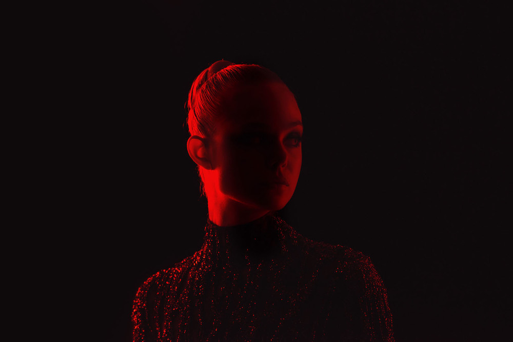 Неоновый демон (2016)