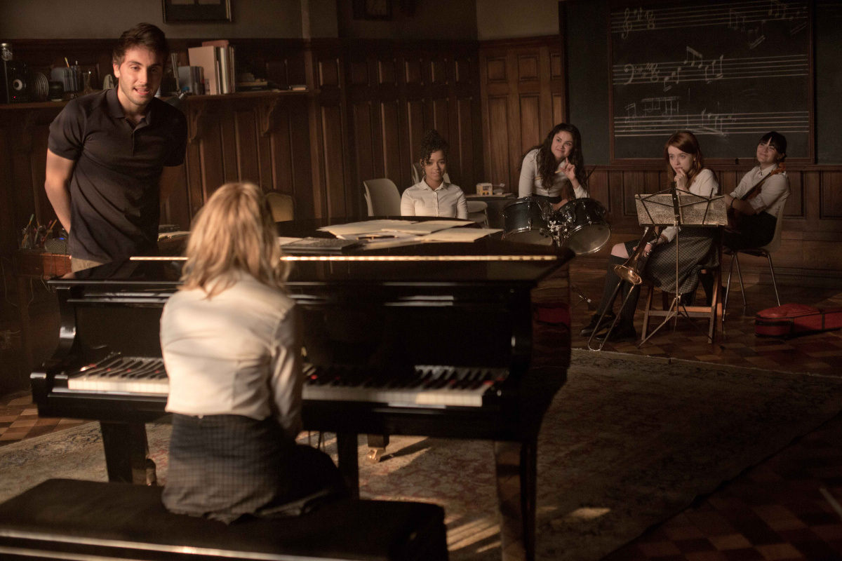 Дальше по коридору (2018)