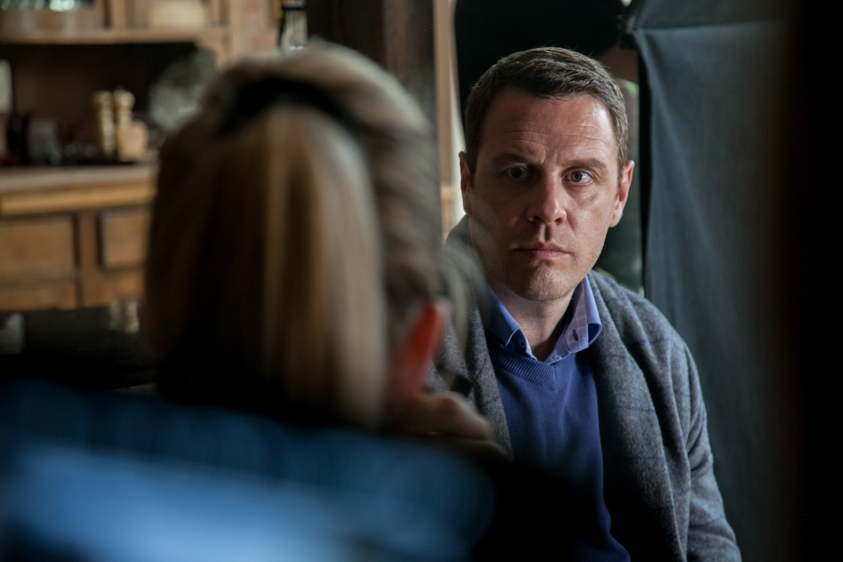 Тень за спиной (2019)