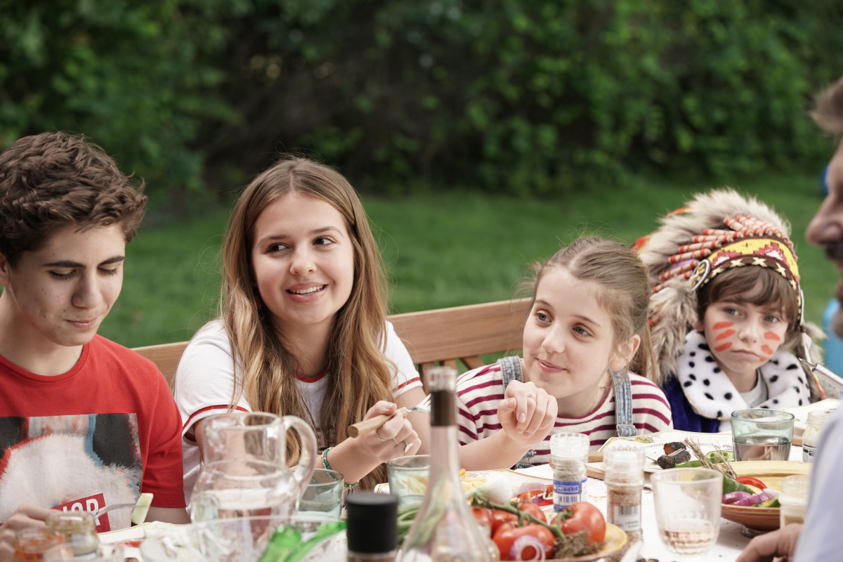 Не все дома (2020)