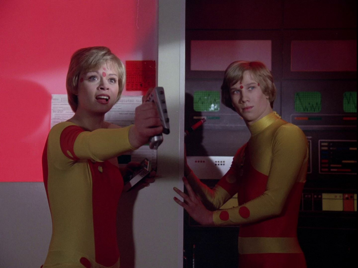 Космос: 1999 (1975)