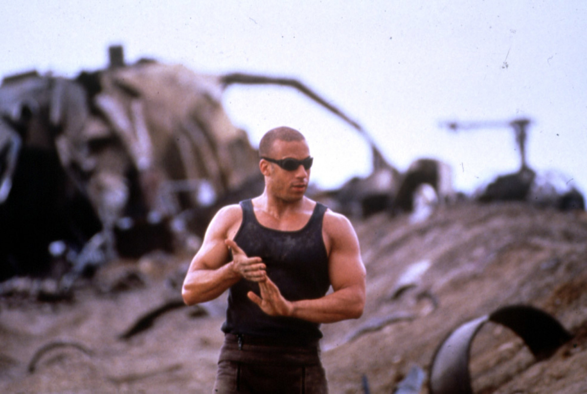 Чёрная дыра (2000)