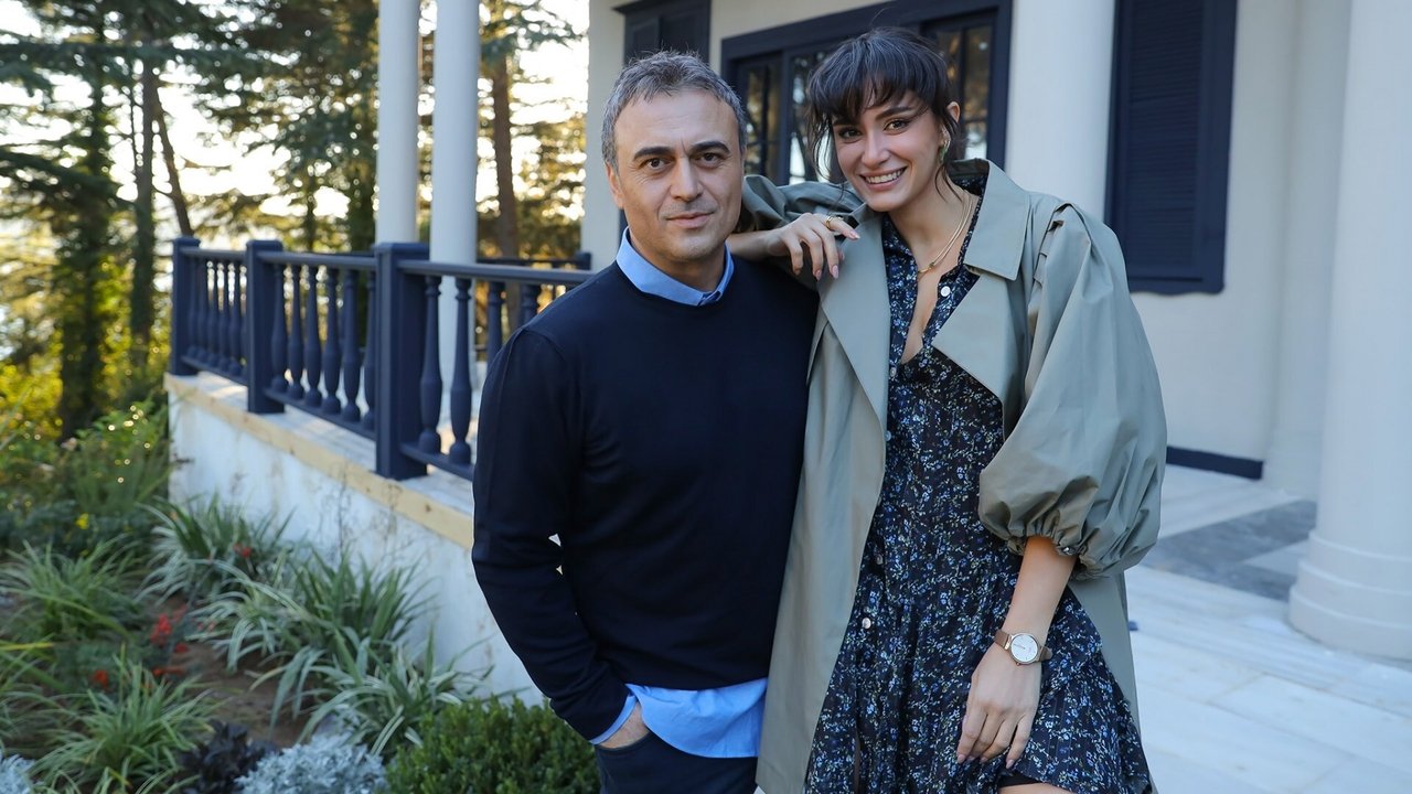 Скрывая нашу маму (2021)