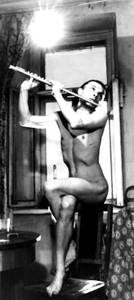 Черная роза — эмблема печали, красная роза — эмблема любви (2016)