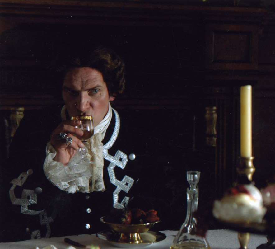 Пером и шпагой (2010)