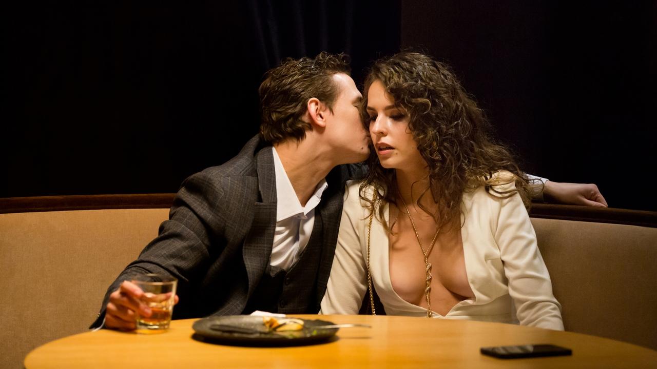 Жизнь по вызову (2022)