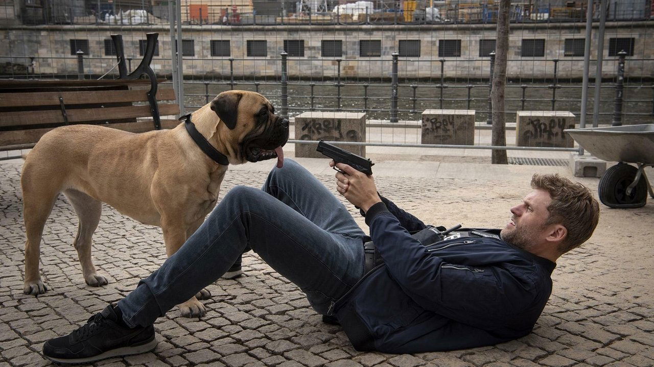 Полицейский и чудовище (2019)